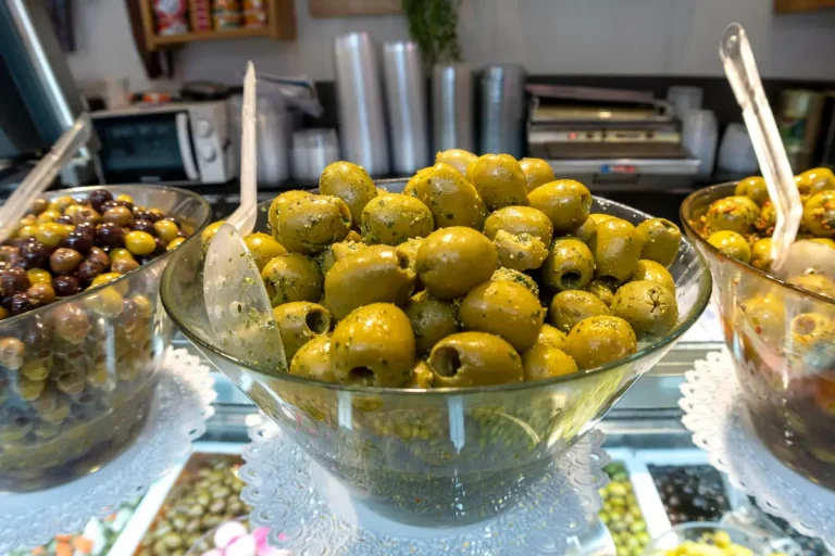 olives artichauts nice marché vieux nice