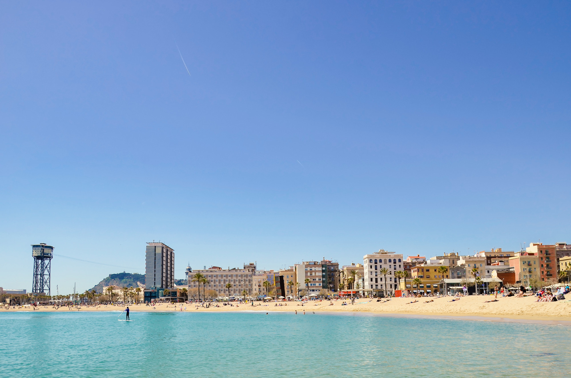 1. Barcelone, pour mêler plage, architecture et vie urbaine