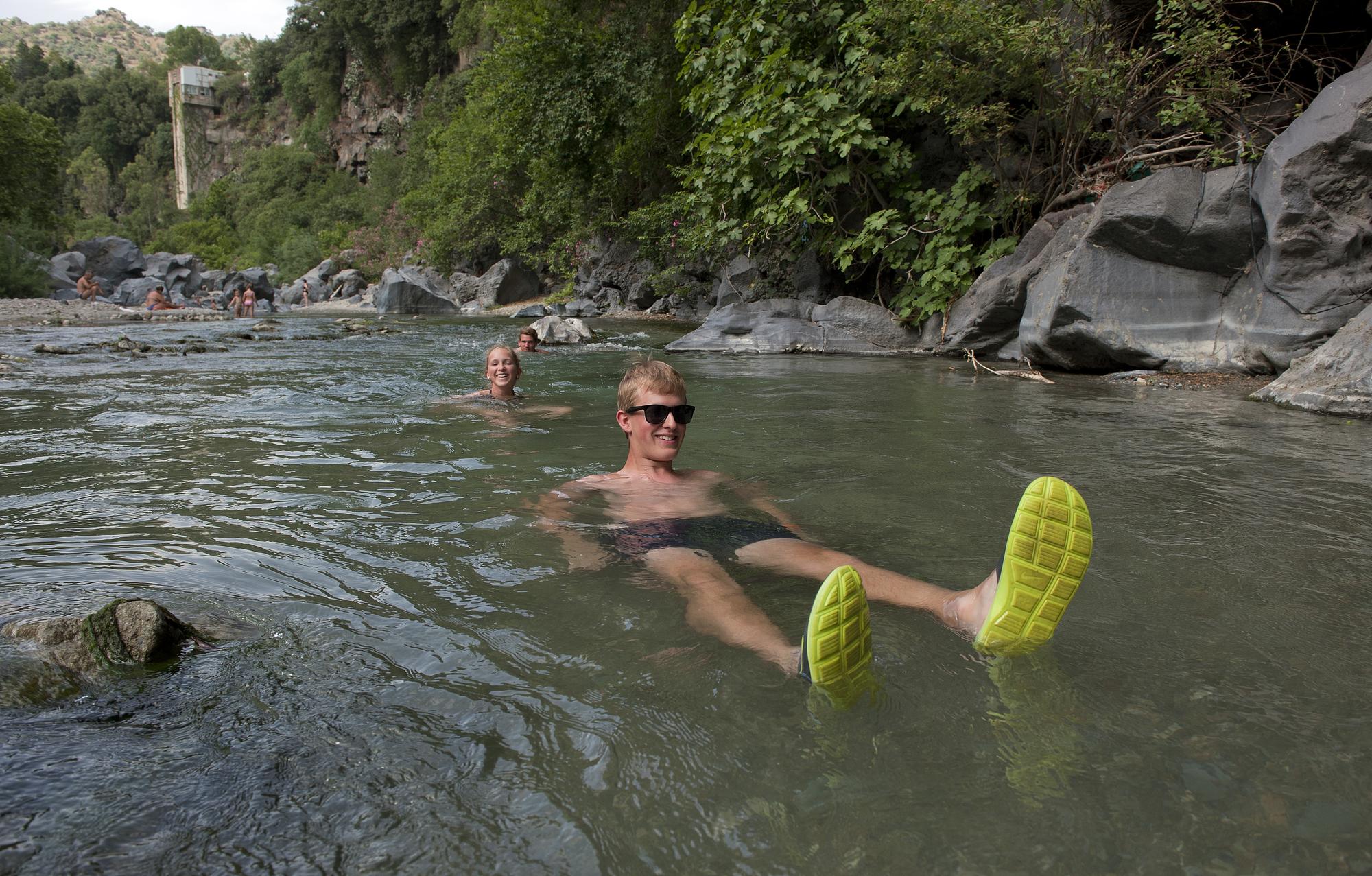 Se baigner en rivière dans les gorges de la Siagne