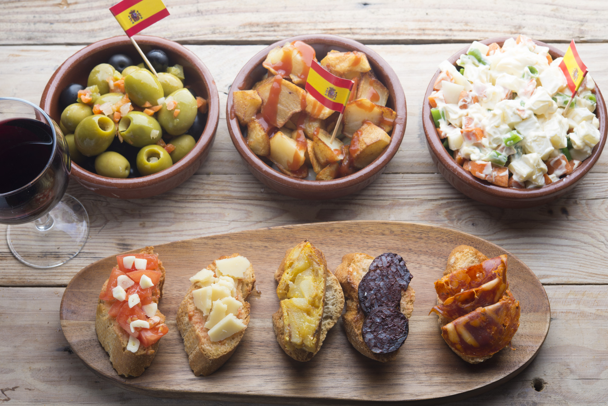 Pourquoi parler d’un plat typique d’Espagne au singulier est trompeur